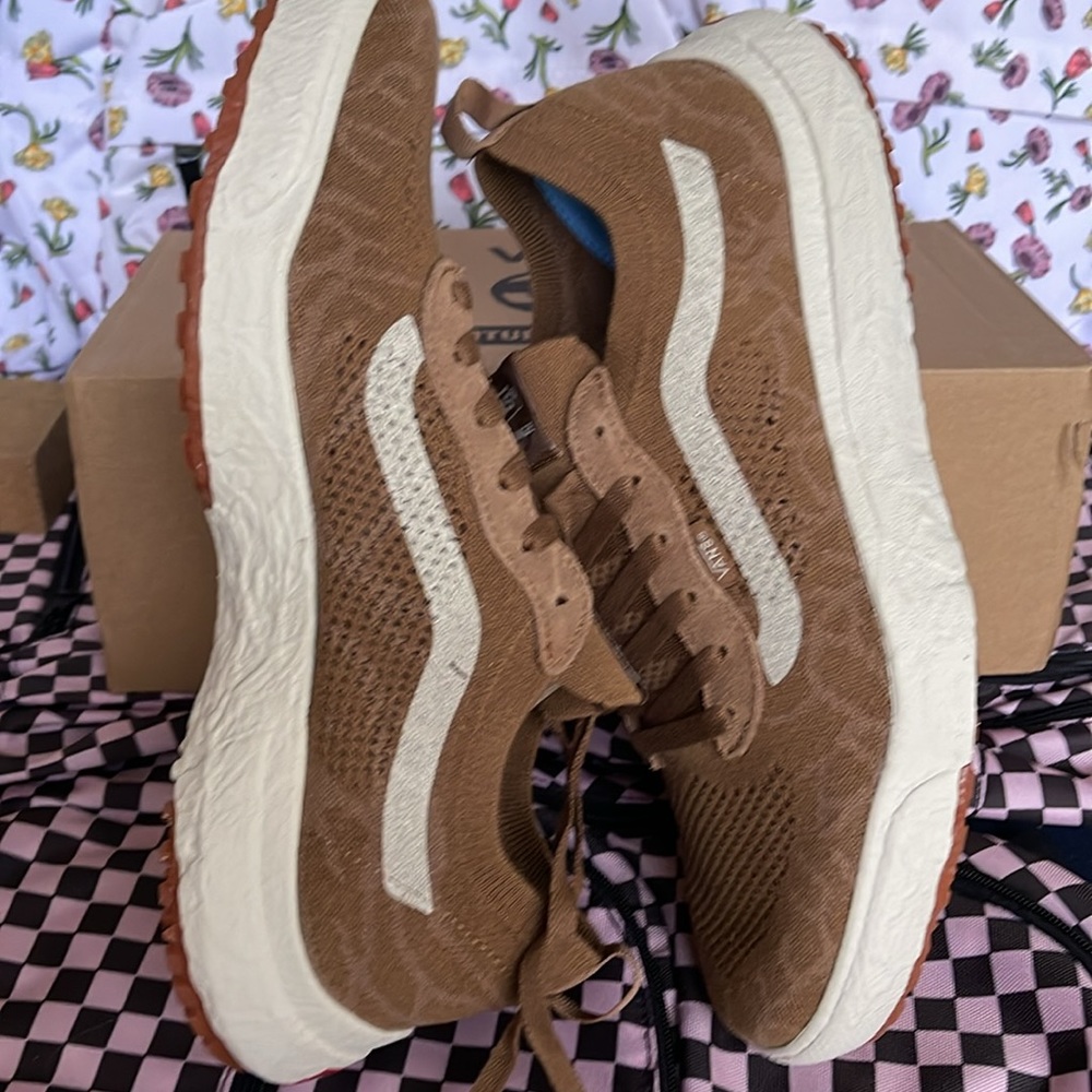 Vans Men’s Ultrarange Vr3
Chipmunk
VN0A4BXBGWT
Sneakers - Picture 12 of 16